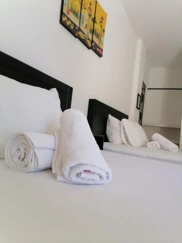 Room in Guest Room - Standard Queen Room two Beds