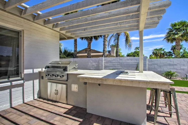 Pet-friendly Scottsdale Oasis w/ Pool & Bbq!