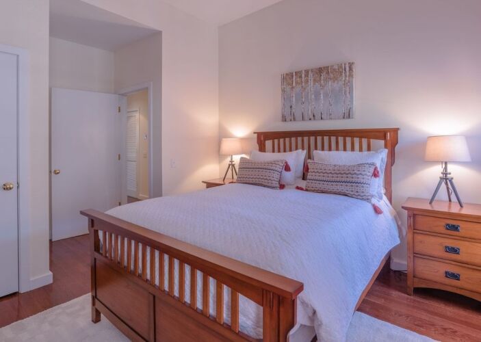 Deedee's Hideaway on GroveOver view