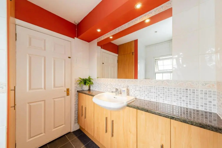 Cosy three bedroom flat next brighton seafront SLEEP 8