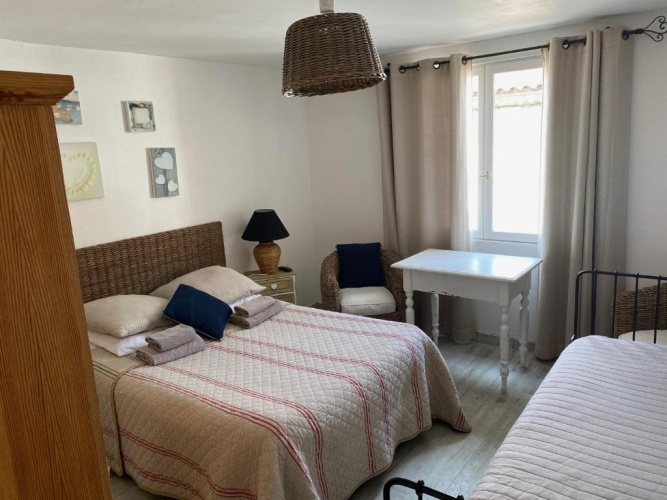 Standard Triple room