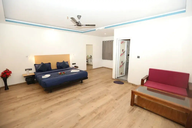 Hotel Noida Grand