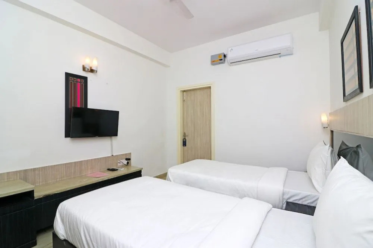 OYO 18572 SilverKey Sohna Road