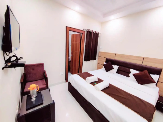 Perfect Stayz Dwarkesh - Near Railway station