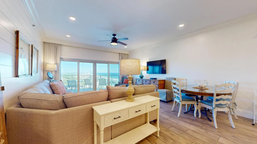 Beach Manor 1004