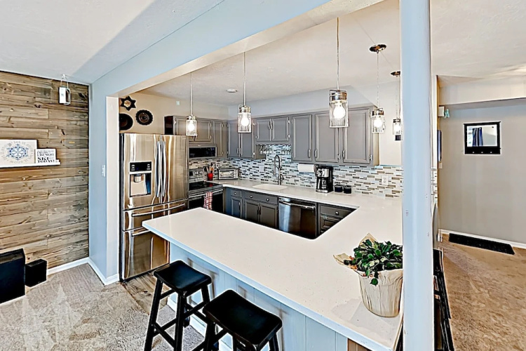 933scdue 3 Bedroom Condo