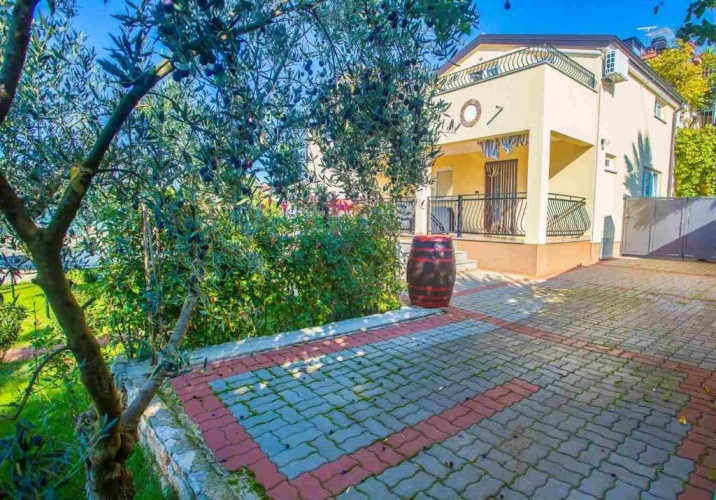 2 Bedrooms Cottage
