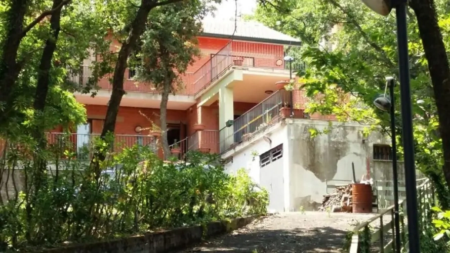 4 Bedrooms Cottage