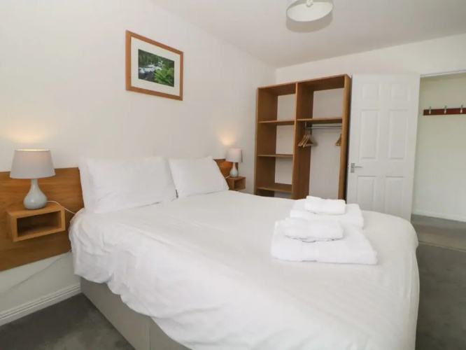 Harcombe House Bungalow 6