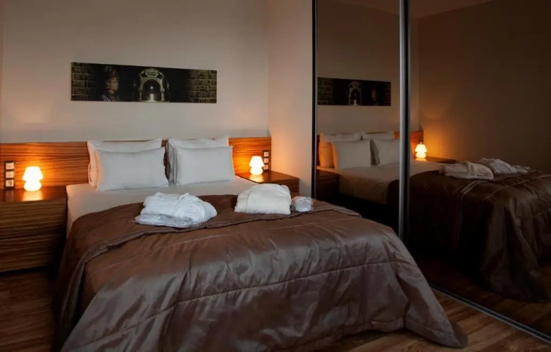 2 Bedrooms Apartment