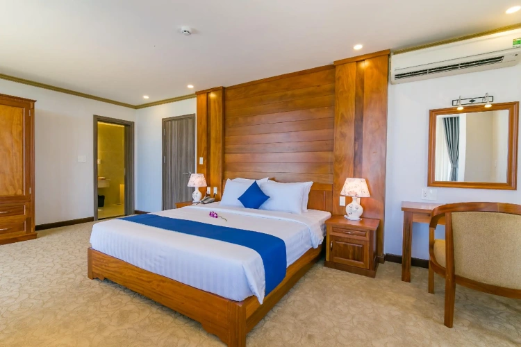 Double Navy Suite