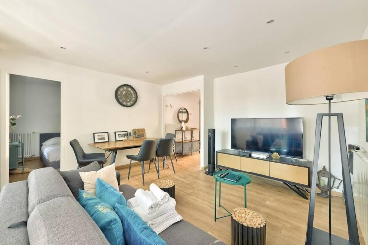 2 Bedrooms Apartment