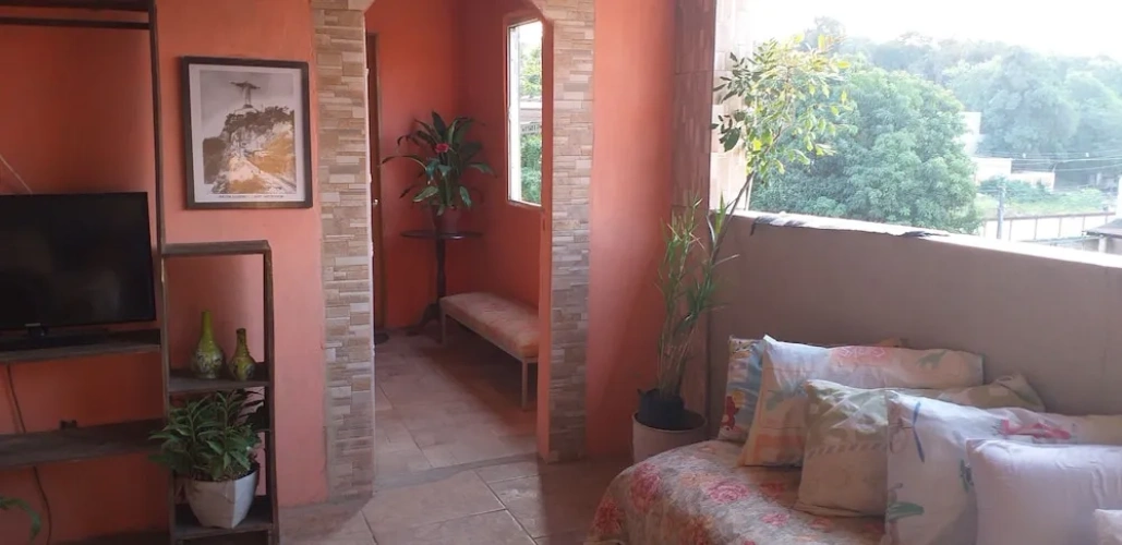 1 Bedroom Business Basement room