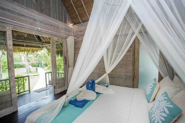 Deluxe Bungalow with balcony and with garden view