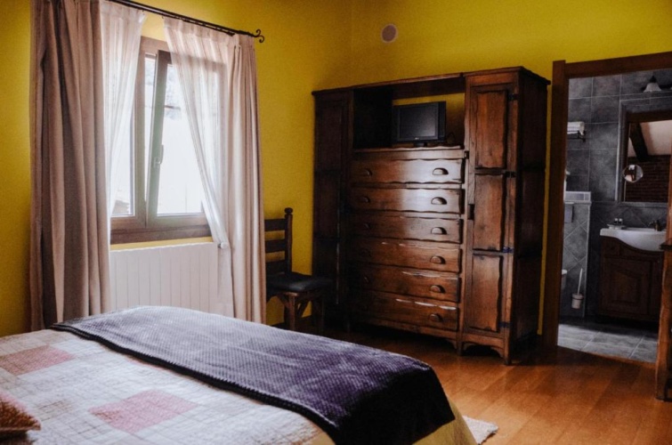 Standard Quadruple room with mountain view