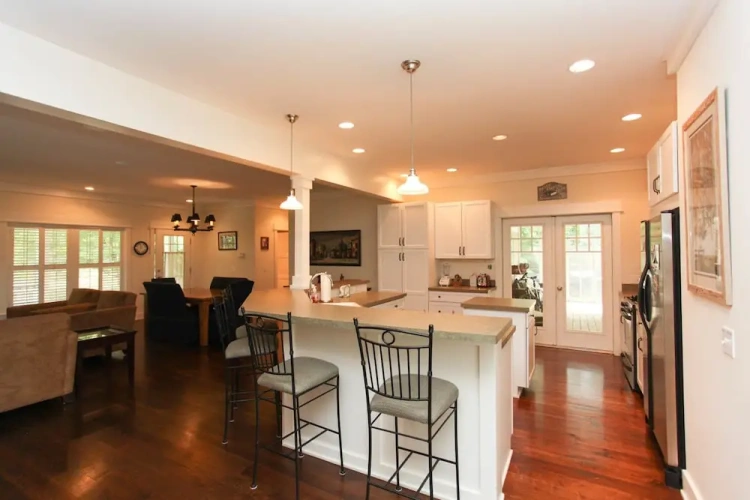 4 Bedrooms Cottage