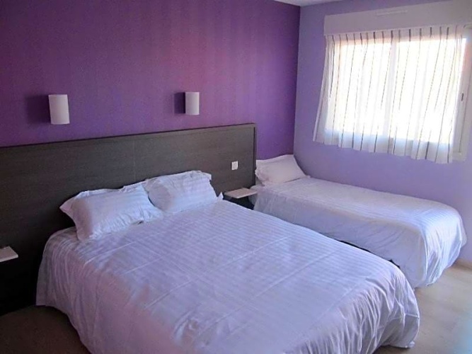 Standard Triple room