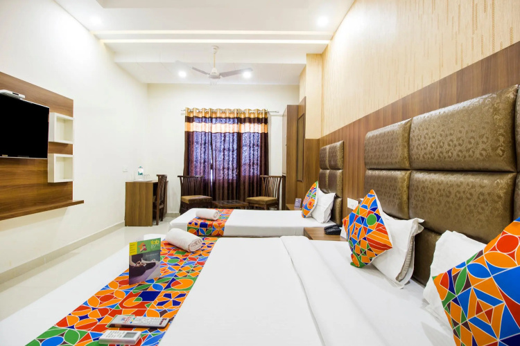 FabHotel Royal Villa