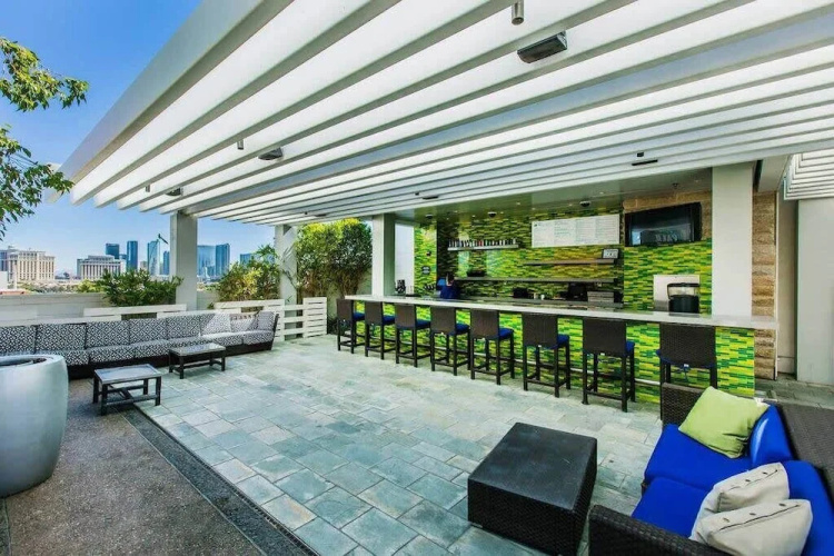 Luxurious Studio Balcony Access 26319