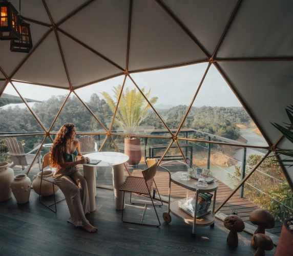 Deluxe room with balcony and with lake view