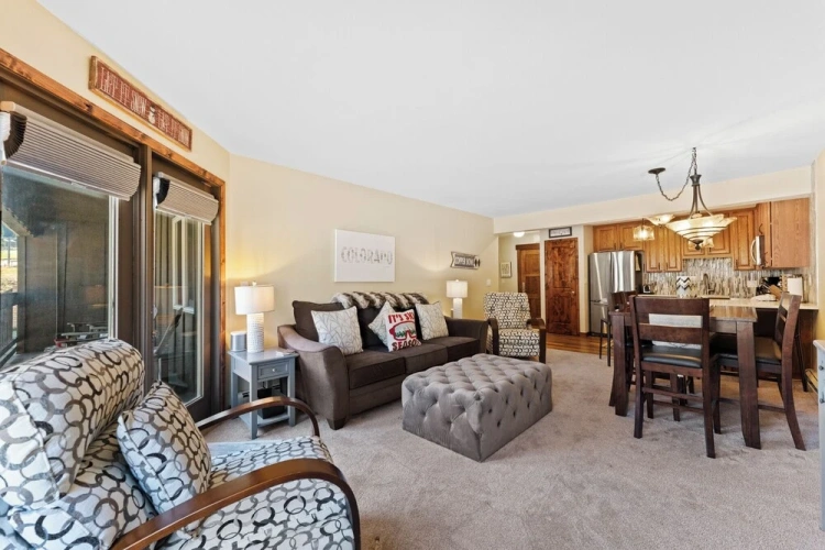 2 Bedrooms Apartment