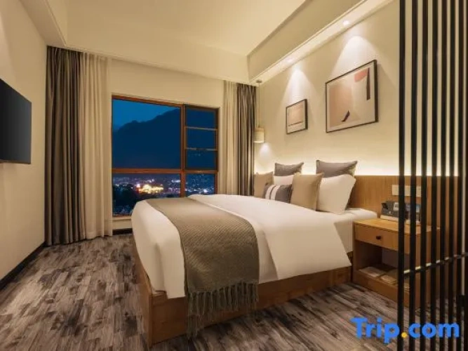2 Bedrooms Suite with garden view