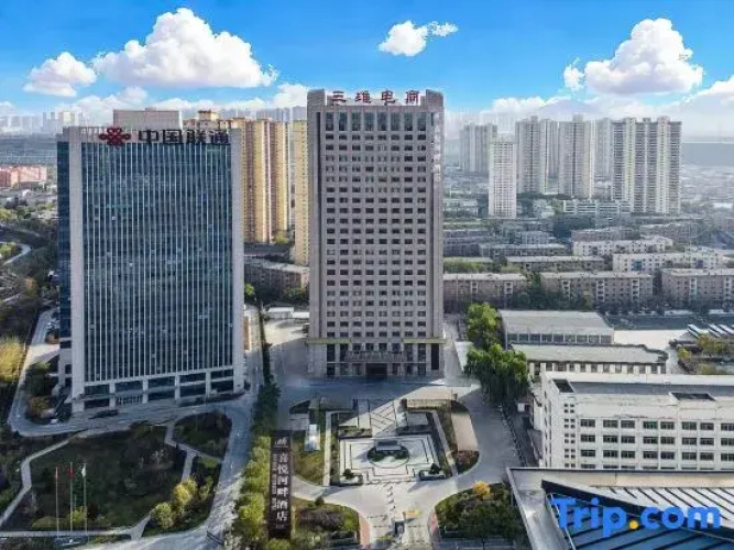 Joyful Riverside Hotel
