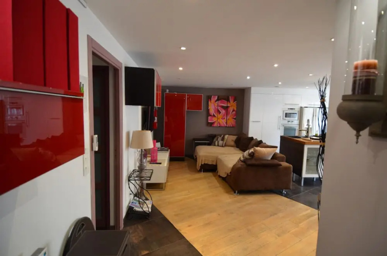 Modern apartment 6 persons with Jacuzzi in Nice Downtown