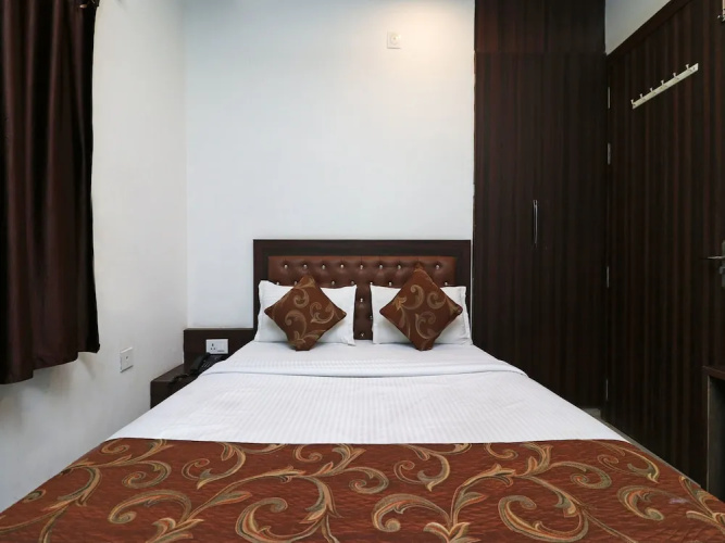 OYO 11648 CP Residency
