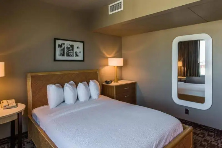 The State House Inn a Clarion Collection Hotel