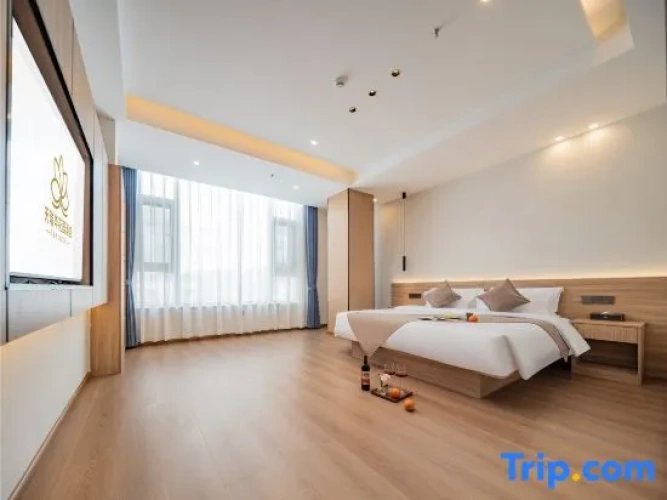 1 Bedroom Double Suite with garden view