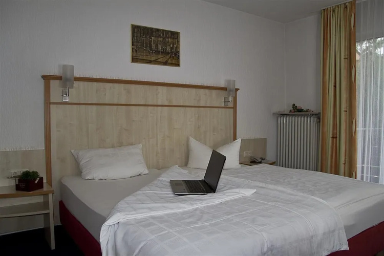 Airport Hotel Karsten