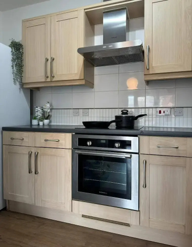 City Centre Apartment - Free Parking - Sleeps 4