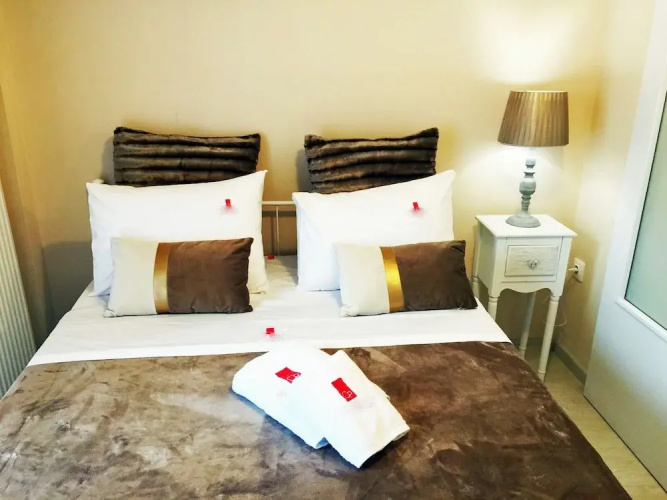 Monad Apartments Karaoli