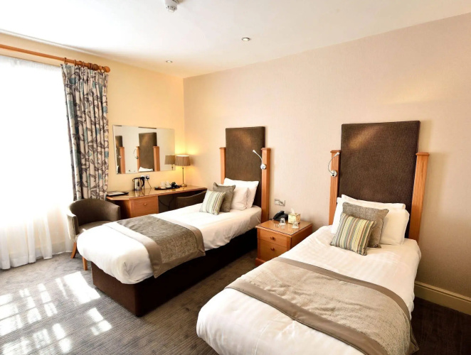 Queens Court Hotel