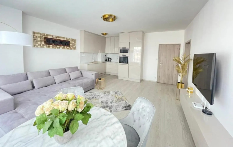 New Luxury City centre apartment with panoramic view, free parking