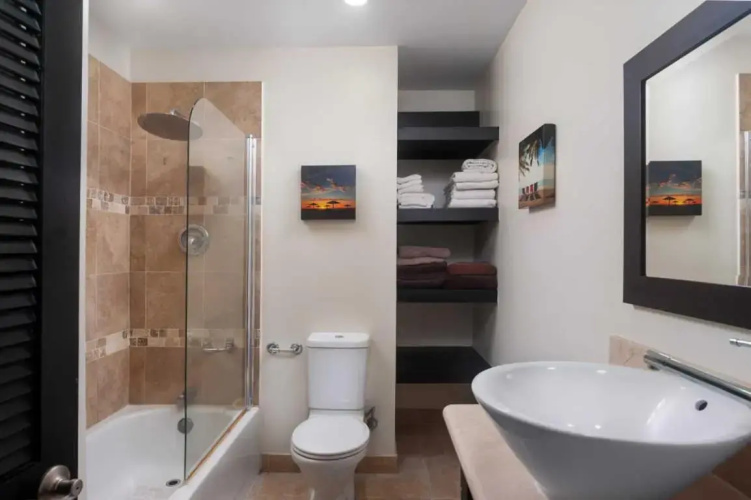 Wonderful 1-bed condo, 2min walk to beach & more