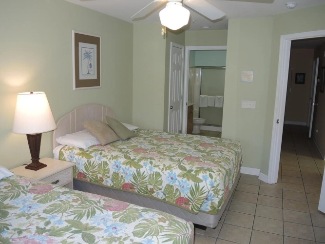 2804m 1 Bedroom Condo by RedAwning