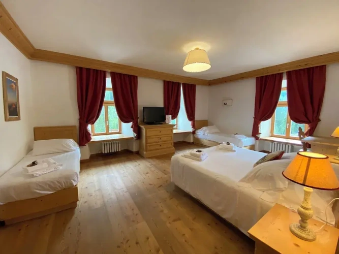 Deluxe Quadruple room with mountain view