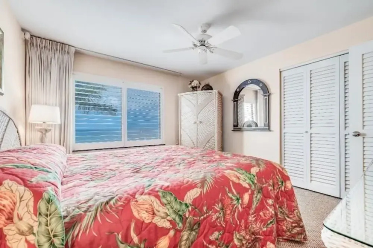 Kihei Beach, #409 2 Bedroom Condo by RedAwning