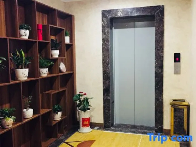 Yijia Hotel
