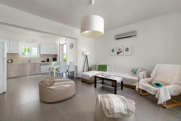 Gennadi Serenity House -beachfront Villa