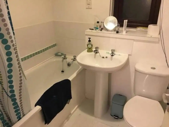 1 Bedroom Studio Flat With Free Parking Sleeps 2
