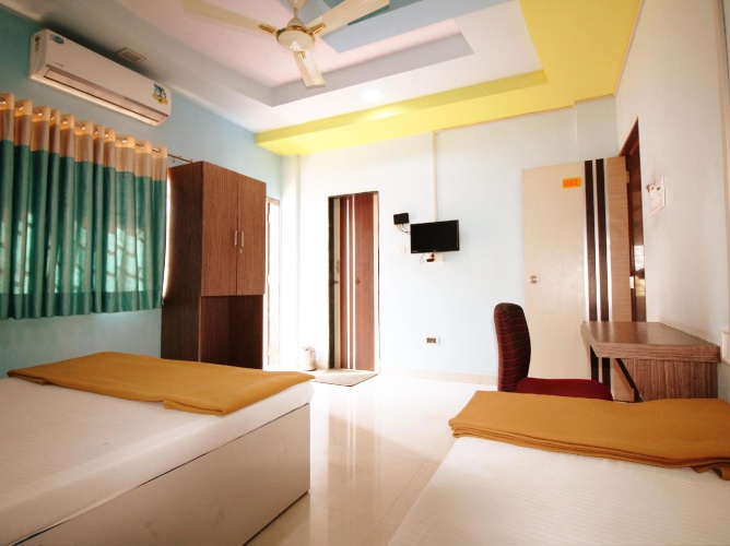 Standard Triple room