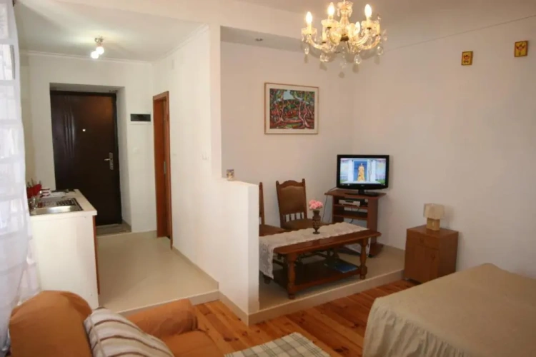 1 Bedroom Apartment with garden view