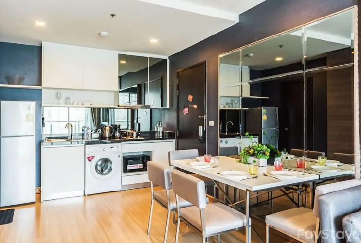1 Bedroom Grand room with balcony and with city view