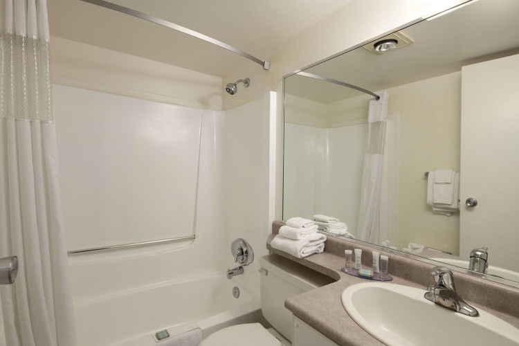 Travelodge By Wyndham Nanaimo photo 9