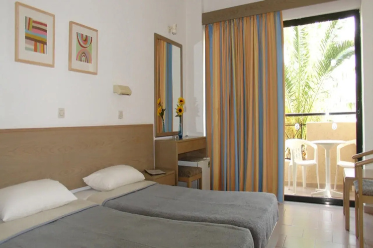 Summerland Hotel & Bungalows