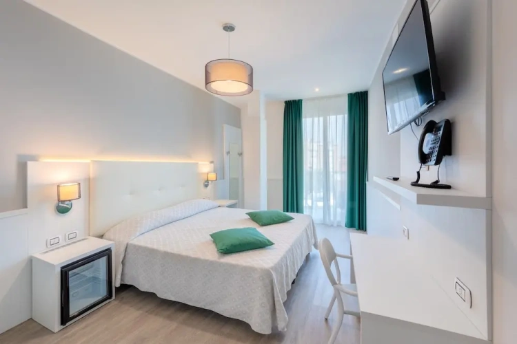 1 Bedroom Standard Triple room with balcony and with sea view