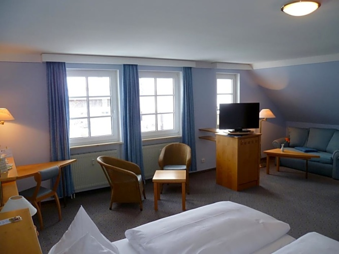 Standard Triple room